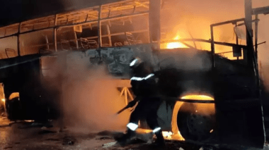 Guelma : un bus de voyageurs en direction de Tunis prend feu, miraculeusement pas de victimes