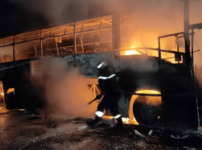 Guelma : un bus de voyageurs en direction de Tunis prend feu, miraculeusement pas de victimes