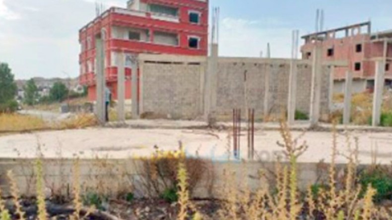 نهب العقار من مسؤولين فاقم الاكتظاظ بالمدارس!