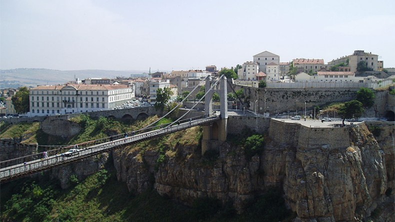 جسور قسنطينة لم تنظف منذ 11 سنة