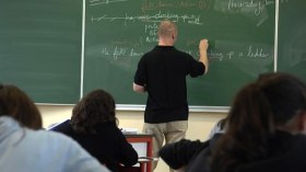 حصة بساعة ونصف أسبوعيا للإنجليزية