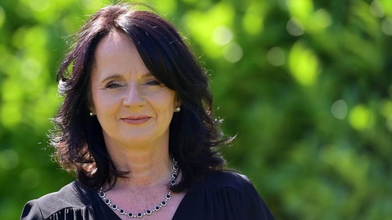  ” دومينوز بيتزا” تقدم تعويضا لامرأة لأنها سألتها عن عمرها