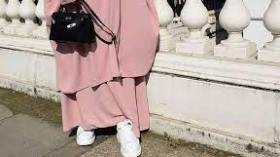 الجلباب والحذاء الرياضي بين الموضة وعدم التناسق