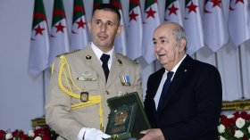 تكريم قائد القوة الخاصة في عملية تيقنتورين
