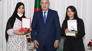 Le président Tebboune reçoit et distingue les deux premières lauréates du Baccalauréat a l’échelle nationale