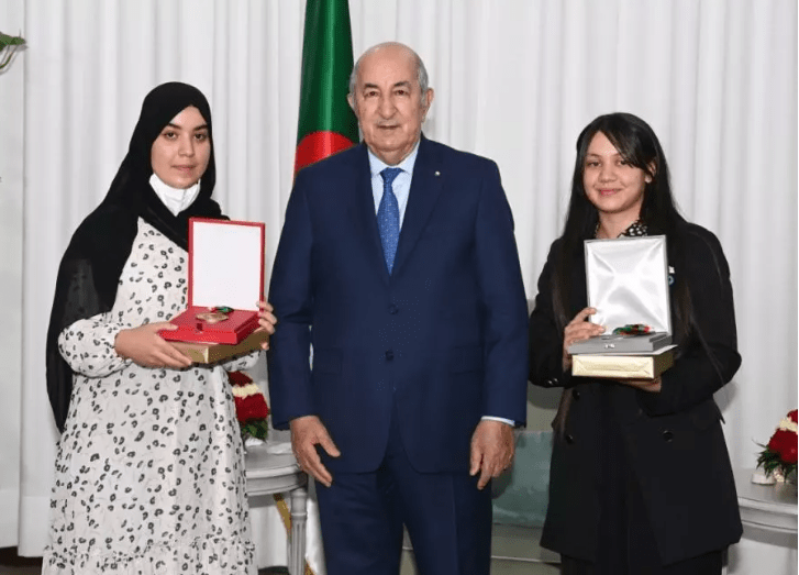 Le président Tebboune reçoit et distingue les deux premières lauréates du Baccalauréat a l’échelle nationale
