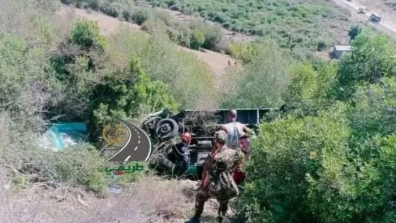 هلاك 5 مصطافين وجرح 14 آخرين في انحراف حافلة بسكيكدة