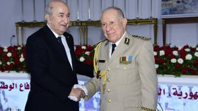 الرئيس تبون يكرم الرئيس الأسبق اليامين زروال وقيادات عسكرية سابقة