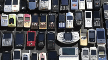 Douanes: Saisie de plus de 1 800 téléphones portables et tablettes a El Oued