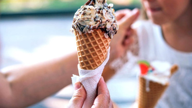 المثلجات والتحليات الصيفية بين البرستيج والإدمان