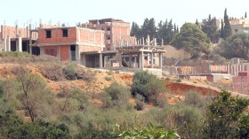 “الويل لمن يستولي على أراضي الدولة”