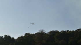 بالصور.. الجيش يُسخر مروحياته لإخماد حرائق الشرق