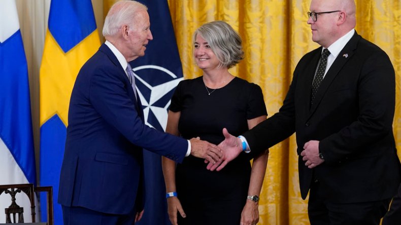 واشنطن توافق على انضمام السويد وفنلندا إلى حلف الناتو