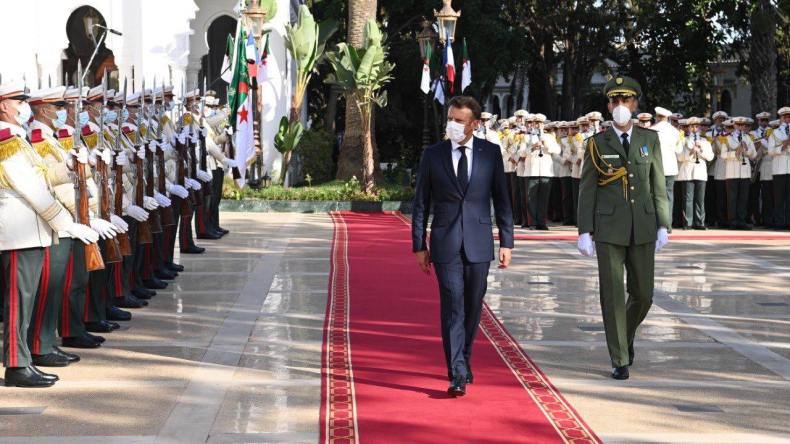 خلال اليوم الثاني من زيارته.. هذا ما قاله ماكرون عن ملف التأشيرات