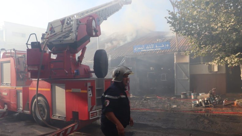 بالصور.. إخماد حريق نشب بمستودع مؤسسة “ورشات الجزائر”