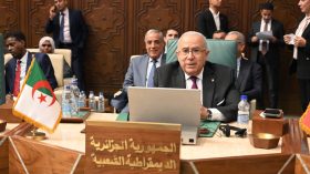 لعمامرة: الجزائر مستعدة لاحتضان قمة عربية تاريخية