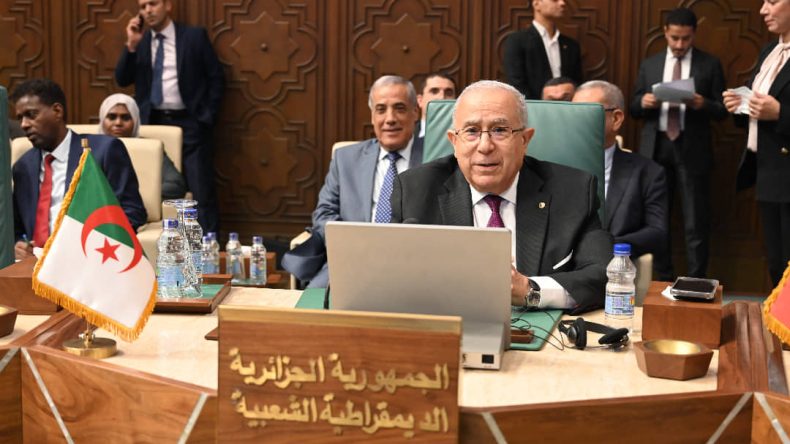 لعمامرة: الجزائر مستعدة لاحتضان قمة عربية تاريخية