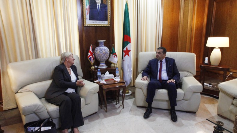 محادثات حول التعاون في مجال الطاقة بين الجزائر وبريطانيا