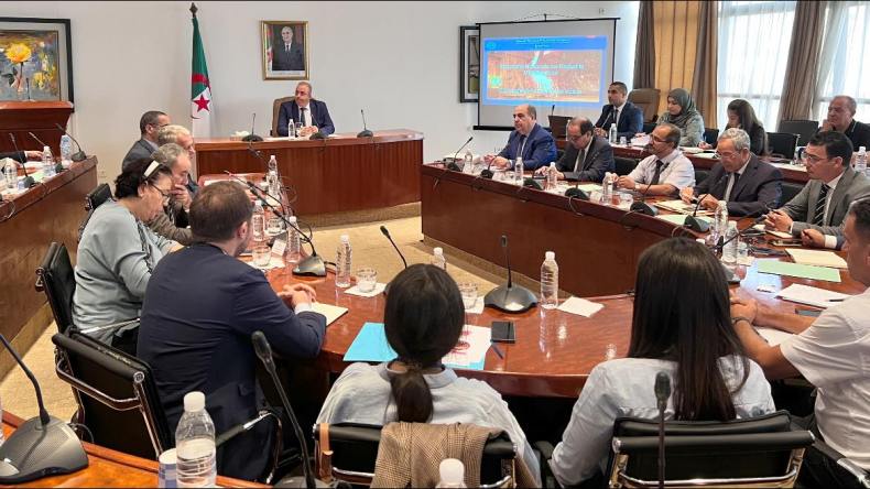 وزير الصناعة يجتمع مع 40 متعاملا اقتصاديا في مجال الصلب والتعدين