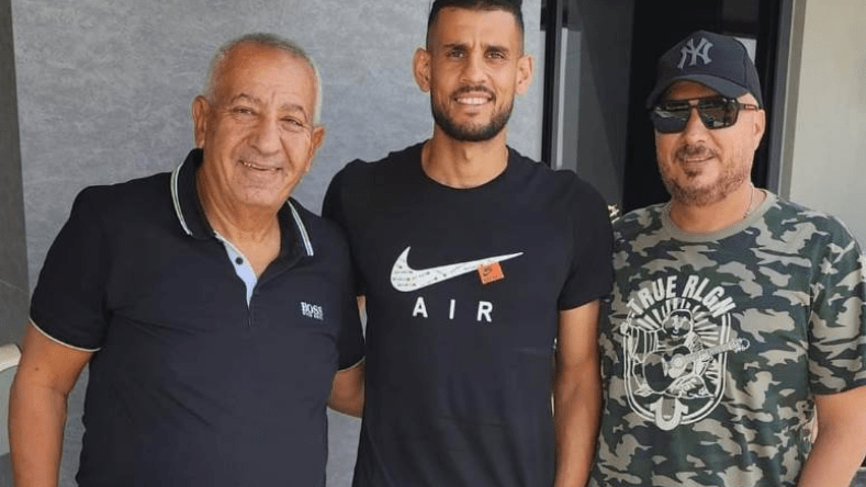 بوبكر يوقع على كافة العقود مع المصري