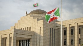 رئيس دولة إفريقية يقيل رئيس الوزراء وقائد الأركان بسبب “محاولة انقلاب”