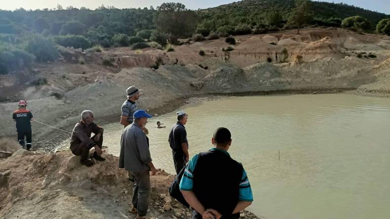 بالصور.. انتشال جثث أم وطفلتيها من حوض للسقي بتلمسان