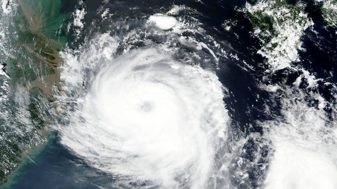 بالفيديو.. هذا ما خلّفه الإعصار “فائق القوة” في كوريا الجنوبية