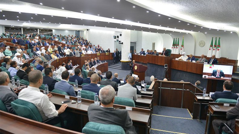 ملف الحصانة يعود إلى طاولة البرلمان