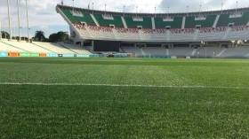 بِالفيديو: مشكل اهتراء العشب الطبيعي للملاعب سيتحوّل إلى “ذكرى قديمة”