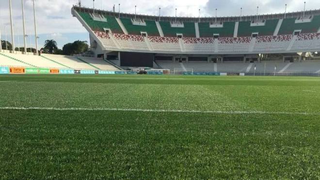 بِالفيديو: مشكل اهتراء العشب الطبيعي للملاعب سيتحوّل إلى “ذكرى قديمة”