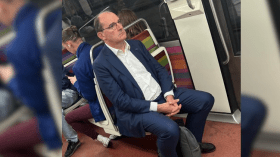 Une photographie de l’ancien PM français dans le métro fait réagir…