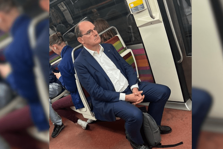 Une photographie de l’ancien PM français dans le métro fait réagir…
