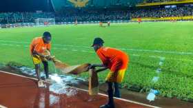 بِالفيديو: الأمطار الغزيرة تُلغي مباراة مالي وزامبيا