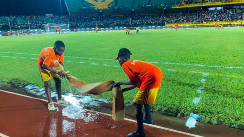 بِالفيديو: الأمطار الغزيرة تُلغي مباراة مالي وزامبيا