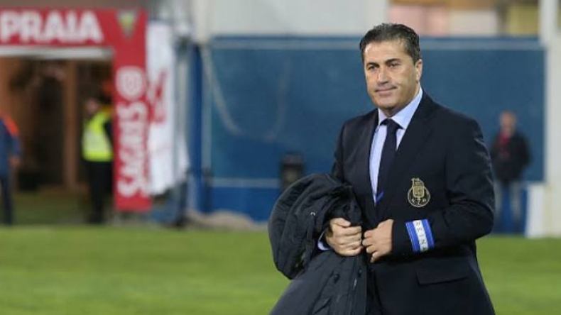 مدرب نيجيريا يُغرّد بِشأن مقابلتَي الجزائر