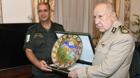 الفريق أول شنقريحة يكرّم الفريق الوطني العسكري السينوتقني