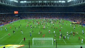 بِالفيديو: عنف وفضيحة للمغرب بِملعب إسباني