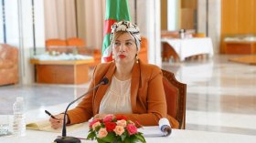 مولوجي تؤكد وقوفها إلى جانب الأسرة الفنية