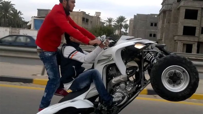 فانتازيا الدرّاجات النارية تثير الخوف في محيط المدارس