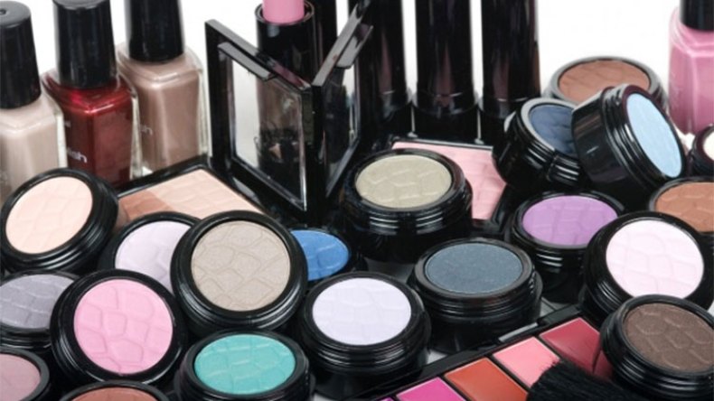 مساحيق فاسدة تغزو سوق مواد التجميل بسطيف