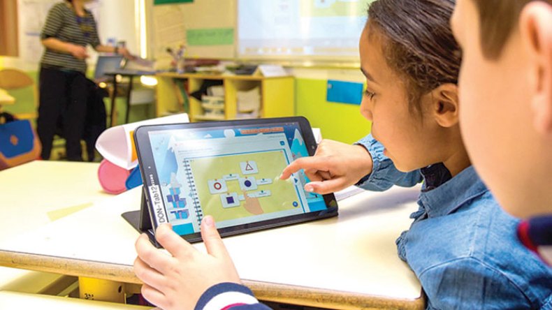 إقبال كبير على “المدارس الرقمية” النموذجية