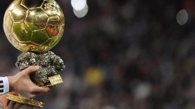 رياض محرز ينافس بن زيمة على الكرة الذهبية