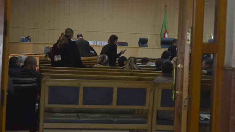 حبس مسؤولين ومتعامل خاص في قضية صفقات النظافة بوهران