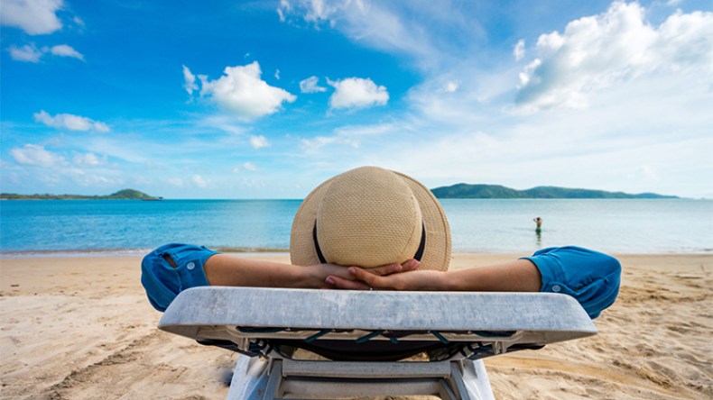 “عُشاق سبتمبر” يبدؤون عطلتهم السنوية