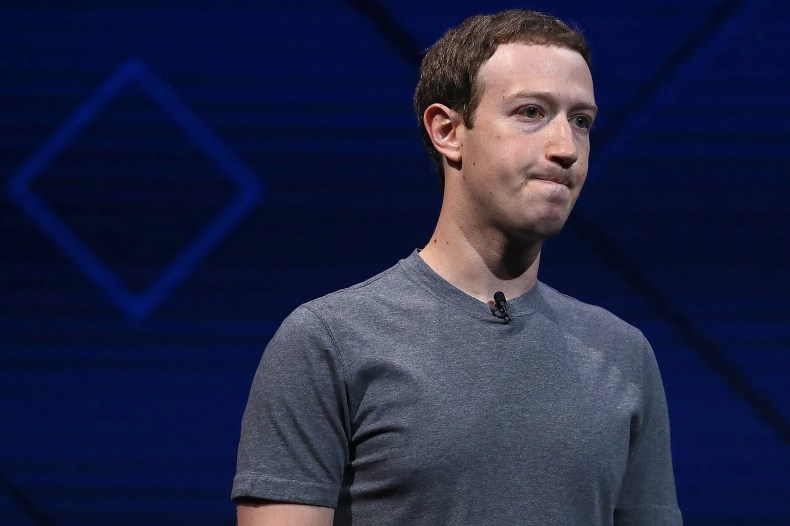 Zuckerberg perd la moitié de sa fortune en quelques mois