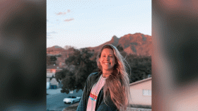 أمريكية تطبع سيرتها الذاتية على قالب حلوى لهذا السبب! (صورة)