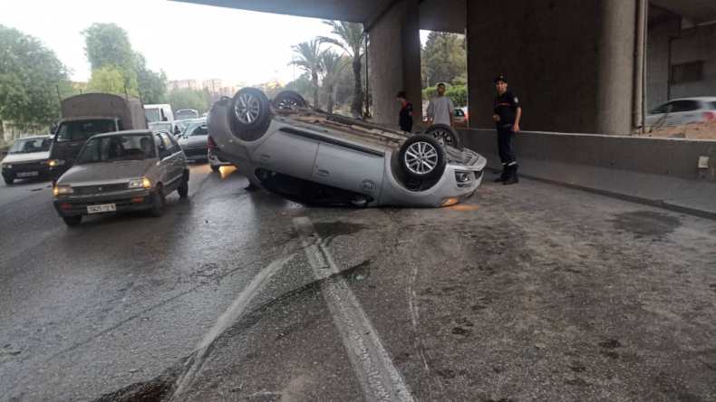 العاصمة.. وفاة شخص وإصابة 8 آخرين في اصطدام تسلسلي بين 12 سيارة (صور)