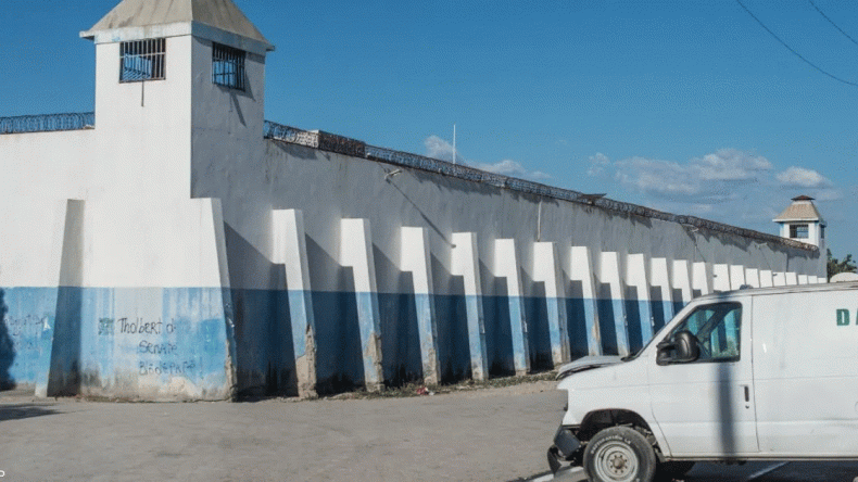 فرار 145 نزيلة من سجن للنساء في هايتي