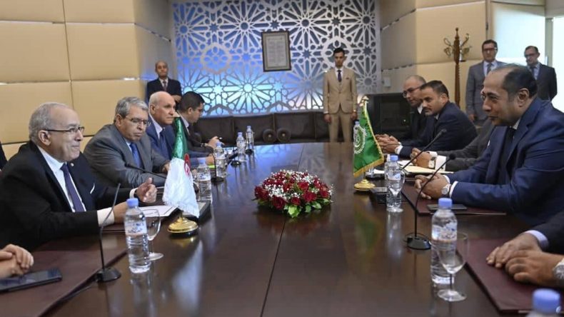 لعمامرة يستقبل وفدا عن الجامعة العربية