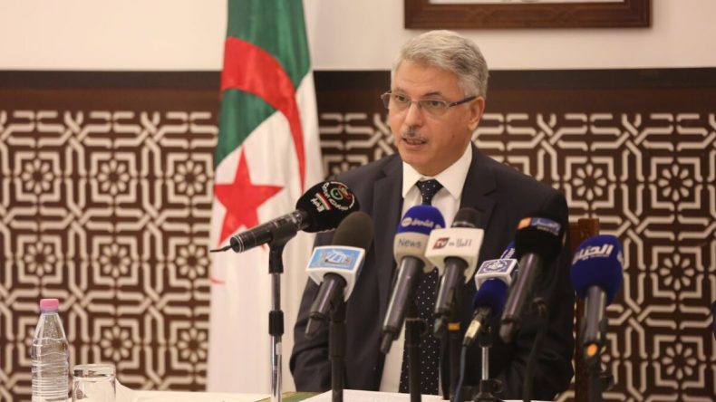 بالفيديو.. محمد علي بوغازي يسلّم أوراق اعتماده سفيرا للجزائر لدى السعودية